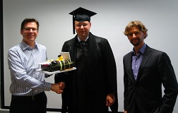 Dr. Jens Mehmann nach erfolgreicher Disputation (mit Prof. Dr. Teuteberg und Prof. Dr. Hausberg)